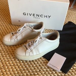Givenchy sneakers size 7,5